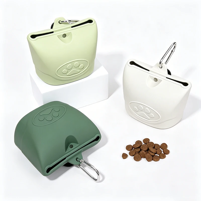 BPA Free Silicone Dog Treat Pouch Leakproof Portable Training Food Bag with Carabiner Clip