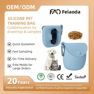 Custom Logo Small Dog Treat Training Pouch Magnetic Catch Silicone Feed Dogs Pouch Pet Training Bag for Dog Training Supplies
