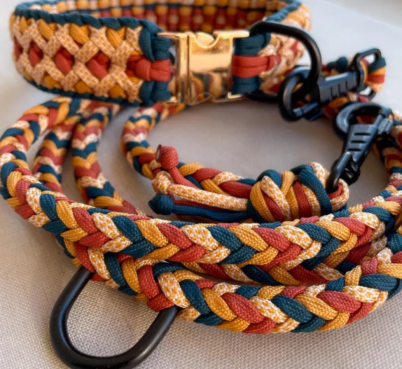 Custom Luxury Pet Collar Set High Quality Paracord Dog Leash Carabiner Feather New Rope Dog Collar and Leash Sets