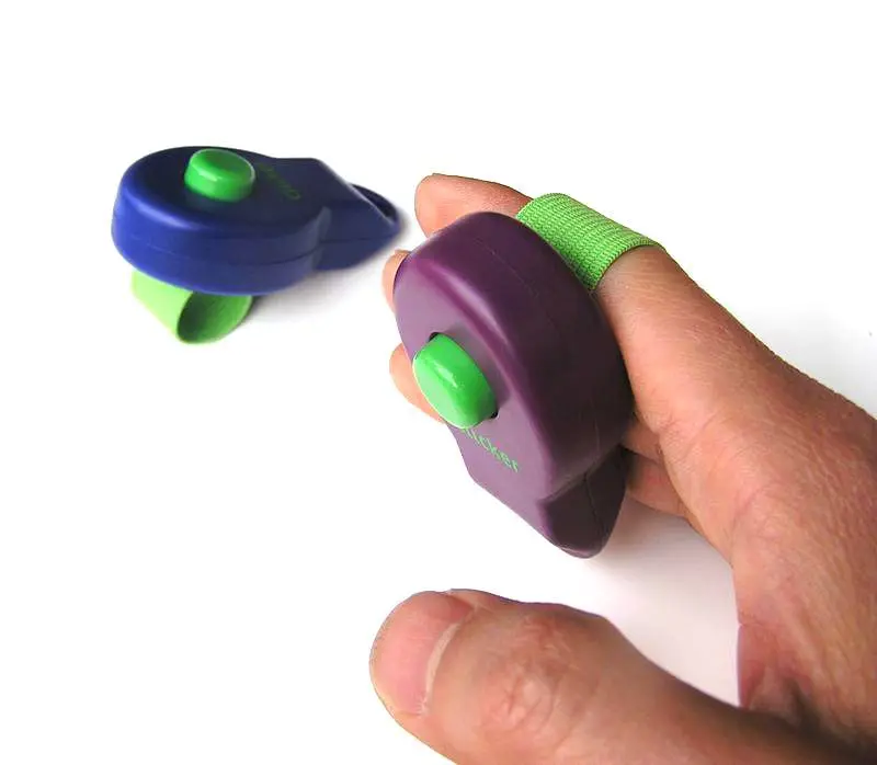 Dog Training Clicker Easy to Use Handheld Clicker with Finger Strap Ideal for Pet Obedience Training