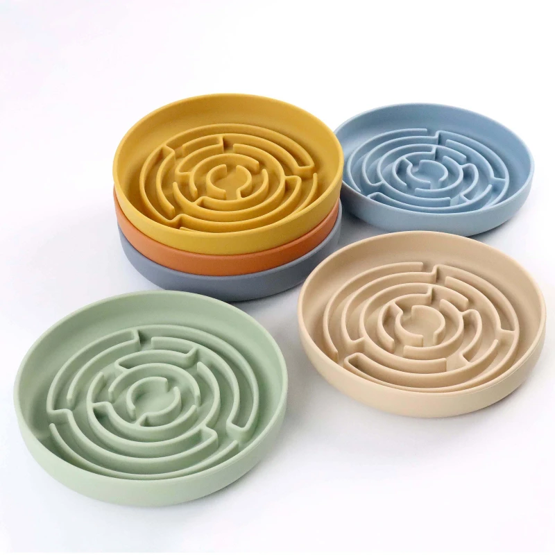 Eco Friendly Dog Bowl Food Grade Silicone Maze Slow Feeder with Non Slip Stand Multi Color Round Pet Bowl