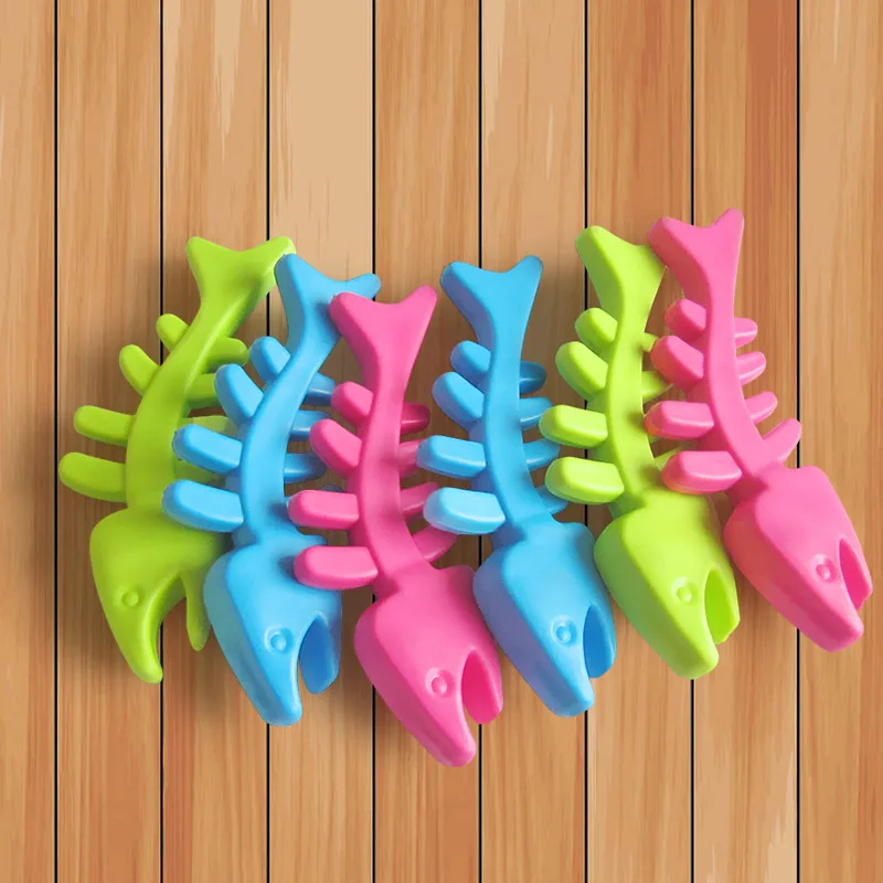 Fish Bone Shaped Squeaky Chew Toy for Cats and Dogs, Rubber Fetching Sound Toy for Puppies
