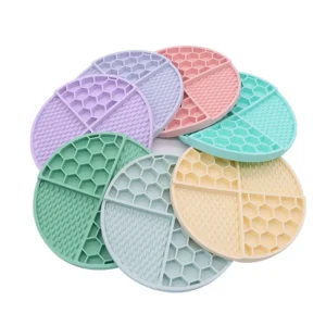 Multi-functional Eco-friendly Silicone Lick Mat Rounded Dog Bowl Slow Feeder for Pets Water Pet Bowls Feeders