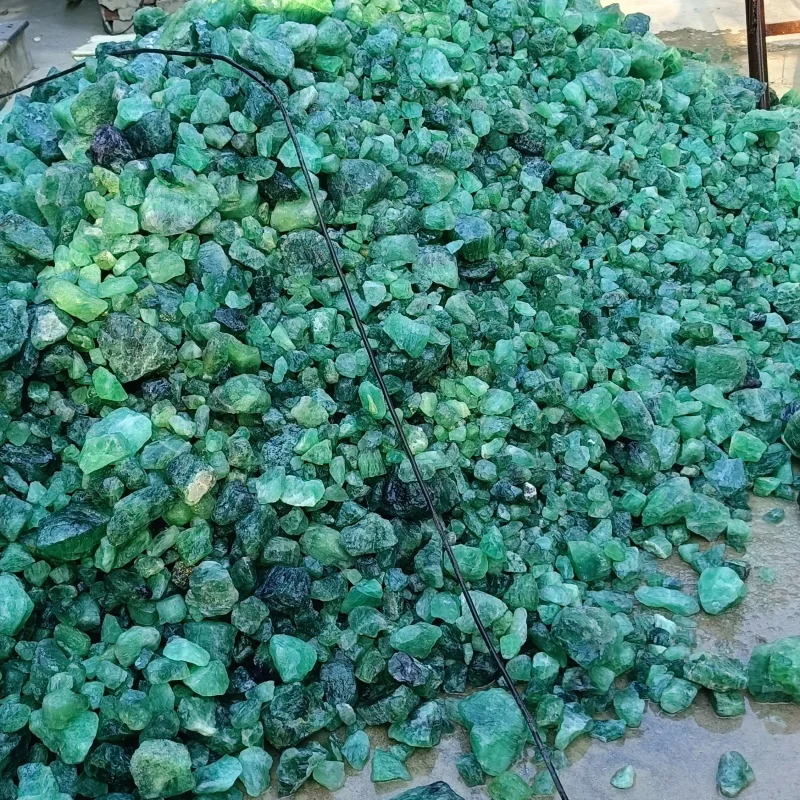 Natural Green Fluorite Crystal Diffuser Stone Raw Crystal Geode for Aromatherapy Aquariums Home Decor Loose Gemstones