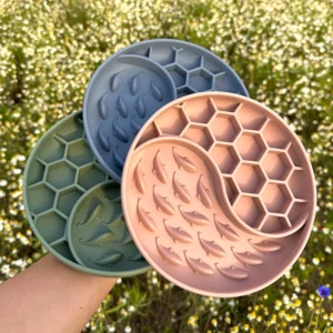 Silicone Pet Food Bowls with Suction Cup Non Slip Food Grade Dog Lick Bowl Fish and Honeycomb Design Slow Feeder Dog Bowl